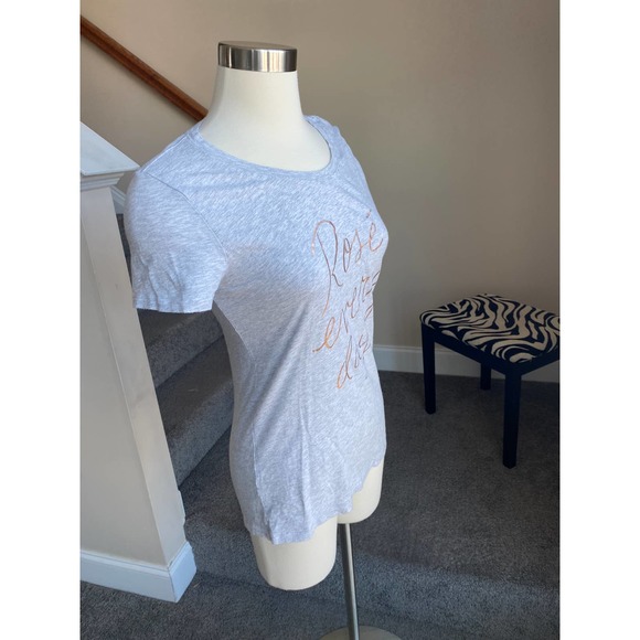 Gap gray Favorite tee "Rose everyday," size small - Picture 4 of 8